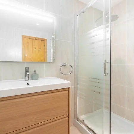 Jasmine Cristianos, Heated Pool Apartment