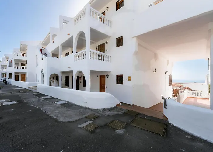 Jasmine Cristianos, Heated Pool Apartamento