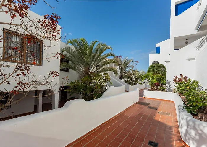 Jasmine Cristianos, Heated Pool アパート *